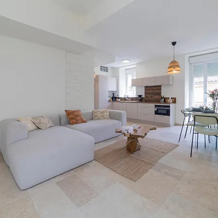 Appartement Spacieux 4 , Clim Au Cœur De Nîmes