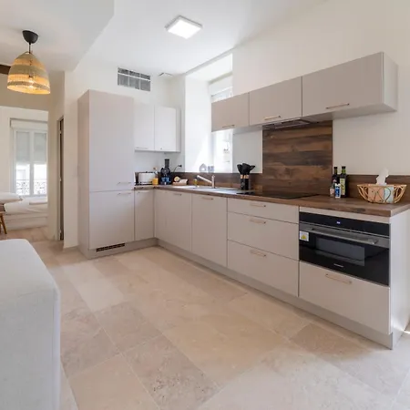 Grand 4 Centre Arenes A Pied 8 Pers نيم