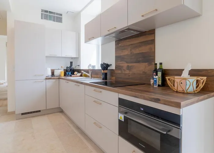 Appartement Spacieux 4 , Clim Au Cœur De Nîmes